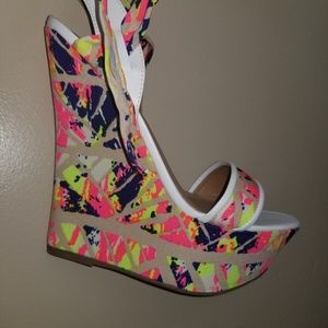 Size 10 wrap a round sandal